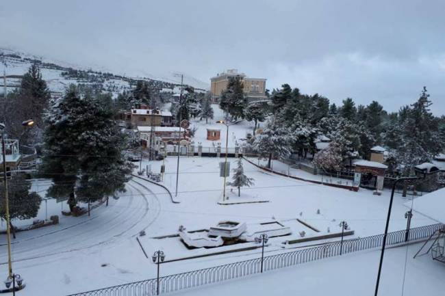 منخفض قطبي يبدأ تأثيره بعد غد الأربعاء والثلوج تغطي مرتفعات دمشق