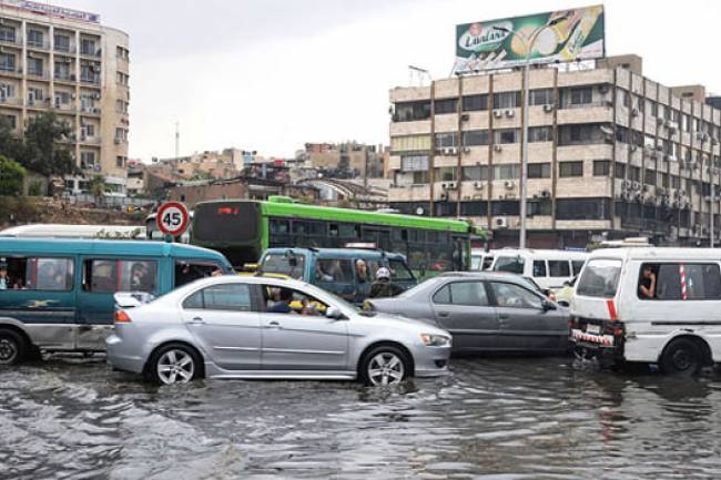 بدءاً من صباح الغد هطولات مطرية غزيرة على دمشق وتحذير من السيول 