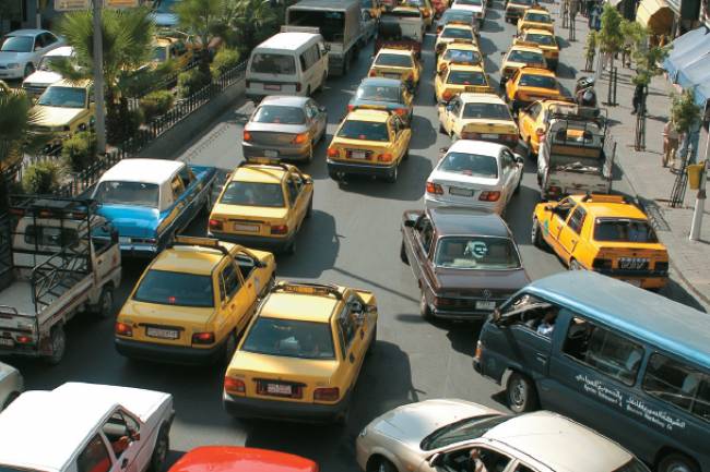 محافظة دمشق تقر إخراج آلاف سيارات التكسي من العمل لسوء مظهرها 