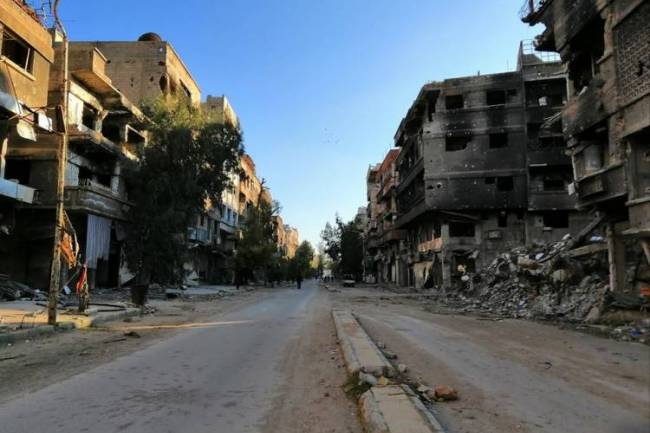 محافظ دمشق : عائلات استلمت منازلها باليرموك وبدأت صيانتها ودراسة منح إذن ترميم للمنازل المتضررة إنشائياً