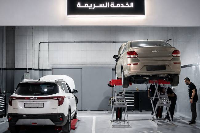 كيا سوريا تطلق «الخدمة السريعة» لتعزيز تجربة ما بعد البيع  خدمة مصممة لإنجاز أعمال الصيانة الدورية بسرعة وكفاءة، بما يوفّر وقت العميل ويجعل تجربة الصيانة أكثر سهولة.