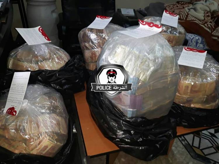 بالصور :القبض على شخص يقوم بتشغيل اولاده الثمانية بالتسول بدمشق ومصادرة أكثر من /50/ مليون ليرة في منزله
