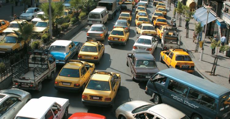 محافظة دمشق تقر إخراج آلاف سيارات التكسي من العمل لسوء مظهرها