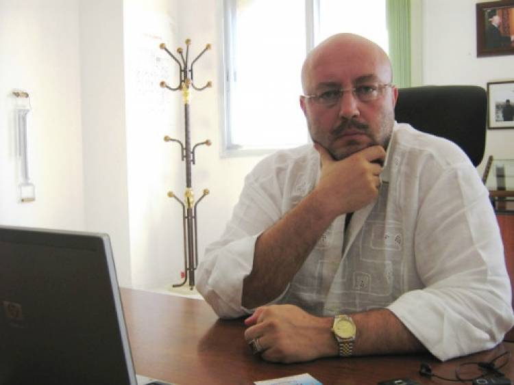 صناعي حلبي شهير يفتتح معملاً ضخماً للنسيج في أرمينيا ويوضح سبب إغلاق معمله بحلب 