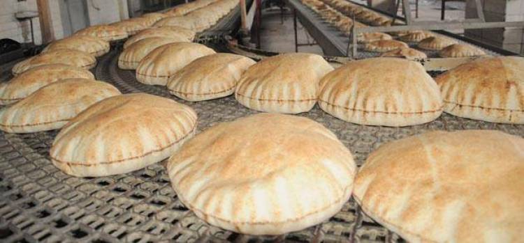 السورية للمخابز تبدأ توزيع الخبز بدمشق عبر الأكشاك وسيارات جوالة 