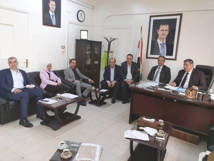 لجنة دعم العملية الإنتاجية بريف دمشق توصي باعتبار دمشق وريفها مركزاً واحداً واستثنائهما من قرار التنقل بين المحافظات