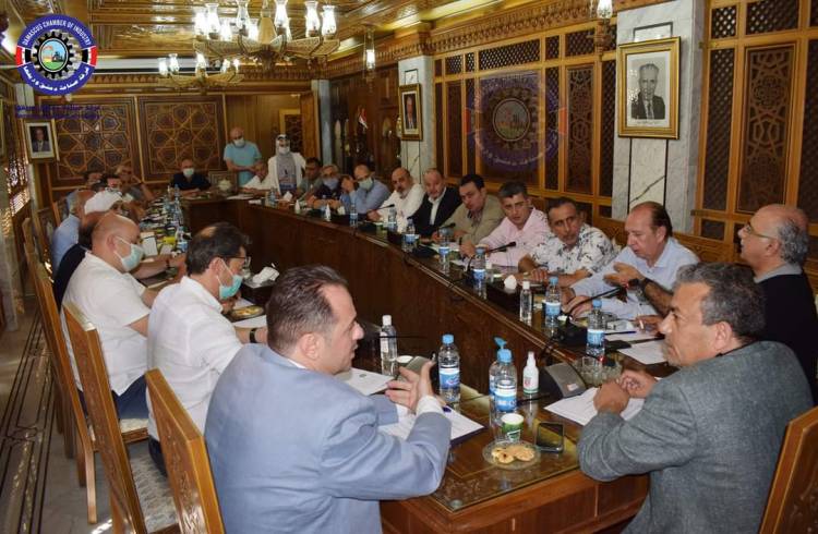 صناعيو الألبسة والنسيج بدمشق : معاملنا مهددة بالتوقف الكامل ولا بد من تعاون حكومي لحل مشاكل القطاع