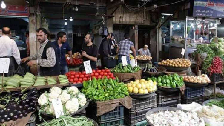 مع تحسن الطقس وضعف الطلب ..انخفاض أسعار الخضار والفواكه بـ25%